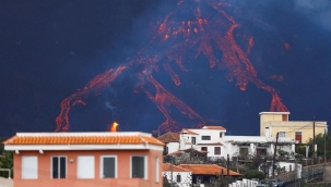 Cumbre Vieja Yanardağı lavları denize ulaştı