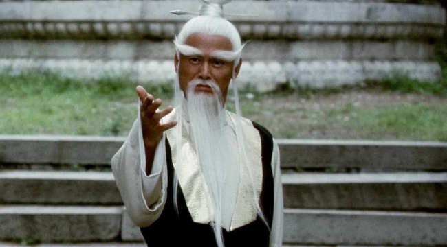 Erkeklerin kaşları yaşlandıkça neden gürleşir?