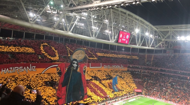 Galatasaray taraftarından SquidGame koreografisi
