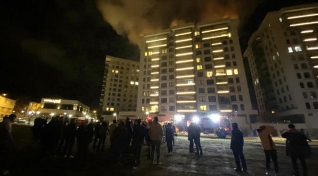 İşten çıkarılan kapıcı apartmanı yaktı