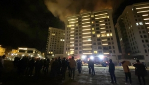 İşten çıkarılan kapıcı apartmanı yaktı