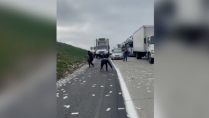 Zırhlı aracın kapısı açıldı, dolarlar saçıldı