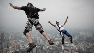 ABD'de binalardan atlayan dede tutuklandı