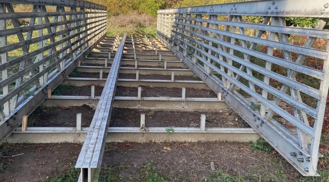 ABD'de 17,5 metrelik köprü çalındı