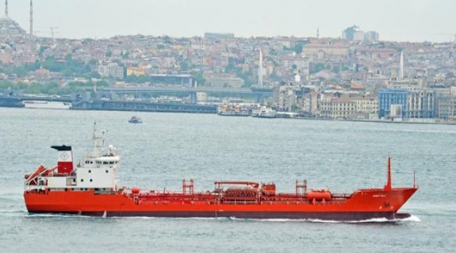 Arızalanan tanker, Boğaz trafiğini aksattı
