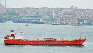 Arızalanan tanker, Boğaz trafiğini aksattı