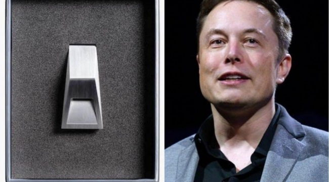 Elon Musk düdük satmaya başladı