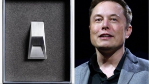 Elon Musk düdük satmaya başladı