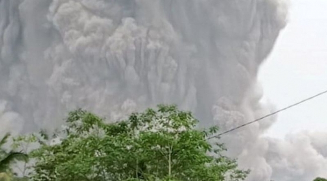 Endonezya'da Semeru volkanı patladı