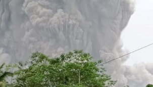 Endonezya'da Semeru volkanı patladı