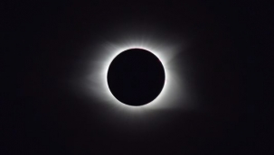 Güneş tutulması uzaydan nasıl gözüküyor?