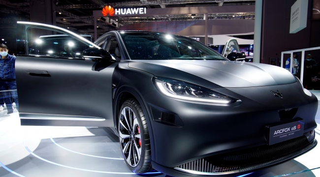 Huawei elektrikli aracını tanıttı