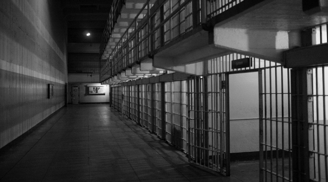 İsrail'de sivil hapishanelerde askerler de olacak