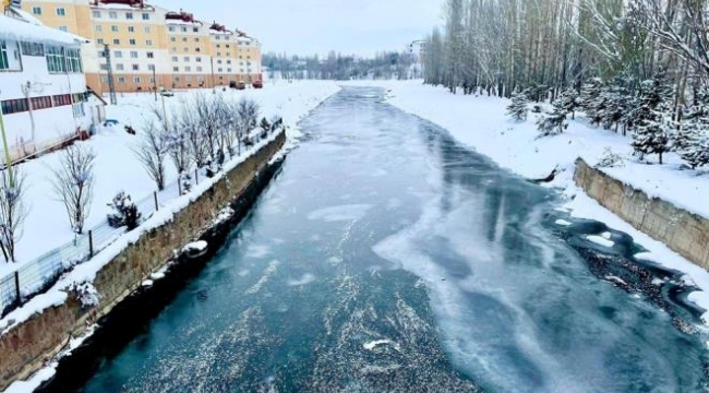 Kızılırmak Nehri dondu