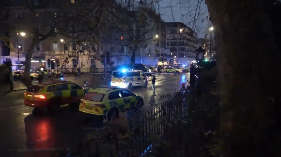 Kensington Sarayı yakınlarında silah sesleri