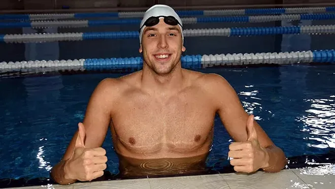 Milli yüzücü Emre Sakçı'dan dünya rekoru