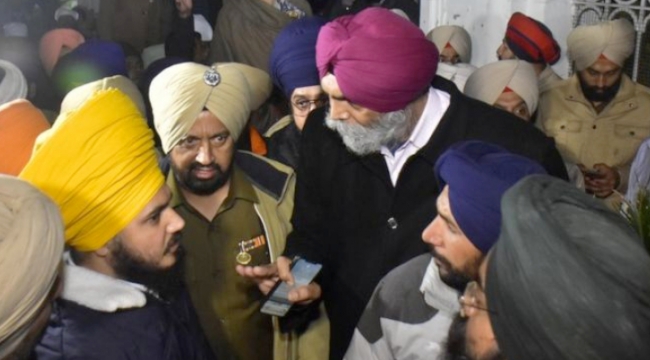 Sih mabedinde bir kişi dövülerek öldürüldü