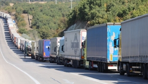 Sınırda 32 kilometrelik tır kuyruğu