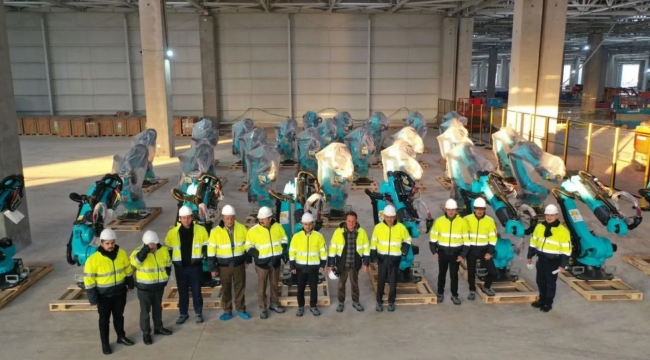 TOGG tesislerinde "turkuaz renkli robot kollar"
