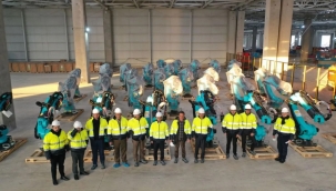 TOGG tesislerinde "turkuaz renkli robot kollar"