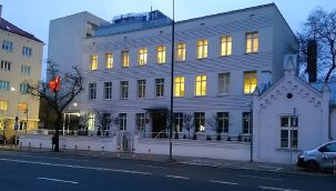 Varşova'daki Büyükelçiliğimize molotoflu saldırı