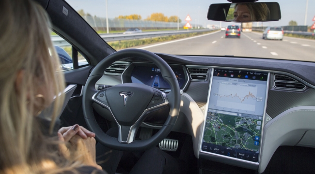 Almanya'da 19 yaşındaki bir genç Tesla'yı hackledi