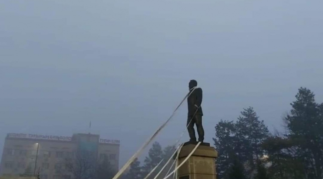 32 yıllık soyguncu diktatörlük ülkeyi felakete sürükledi