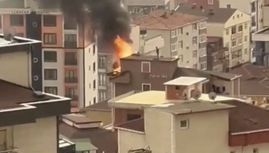 İstanbul'da bir işçi yanan çatıda sakince bekledi