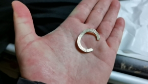 Bursa'da bir çocuk paraya parmağını sıkıştırdı