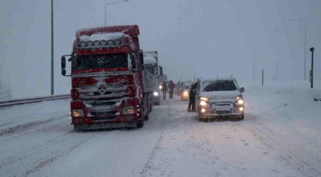 D-100 Karayolu Bolu Dağı geçişi trafiğe kapatıldı