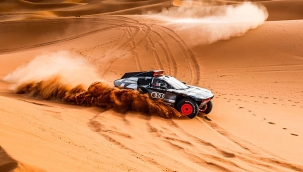 Dakar Rallisi'nde Fransız sürücünün aracı patladı