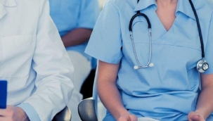 Dört hasta yakını, hamile bir hemşireyi tekmeledi