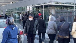 İstanbul'da Omicron kaynaklı test ve aşı kuyruğu
