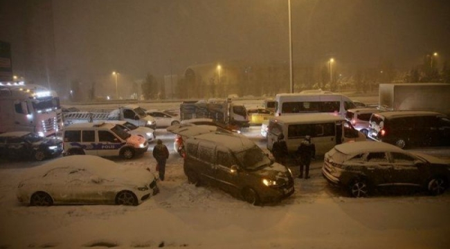 İstanbul Valisi: "Arabalarınızı yoldan çekin"