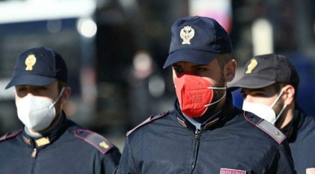 İtalyan polisinden "Pembe maske takmayız" isyanı