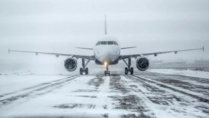Japonya'da yoğun kar yağışı ulaşımı durdurdu