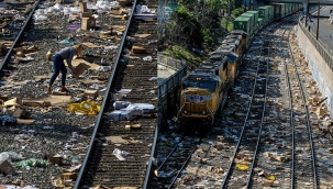 Los Angeles'ta yük trenleri yağmalandı