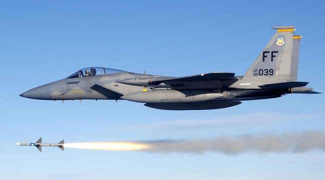 NATO ABD'ye ait F-15'leri Estonya'ya konuşlandırdı