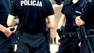 Polonya'da bir kişi pala ile insanlara saldırdı