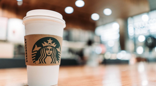 Starbucks çalışanlarına aşı ya da test zorunluluğu