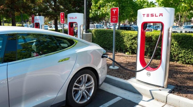 Tesla, İzmir'e süper şarj istasyonu kuracak