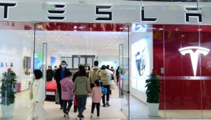Uygur Bölgesi'ne "showroom" açan Musk'a tepki