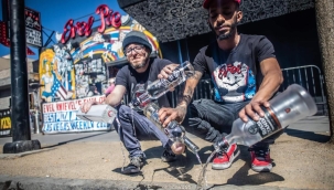 Amerika'da yere votka dökmeli Rusya protestosu