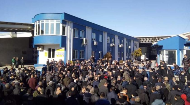 Antep'te tekstil işçileri üretimi durdurdu