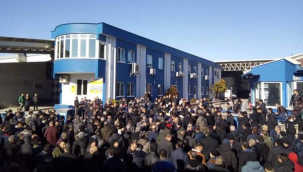 Antep'te tekstil işçileri üretimi durdurdu