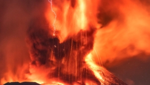 Etna Yanardağı'nda volkanik yıldırım oluştu