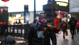 İngiltere'de "Covid-19'la yaşam" dönemi başlıyor