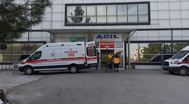Isınmak için kovada ateş yakan işçi zehirlendi