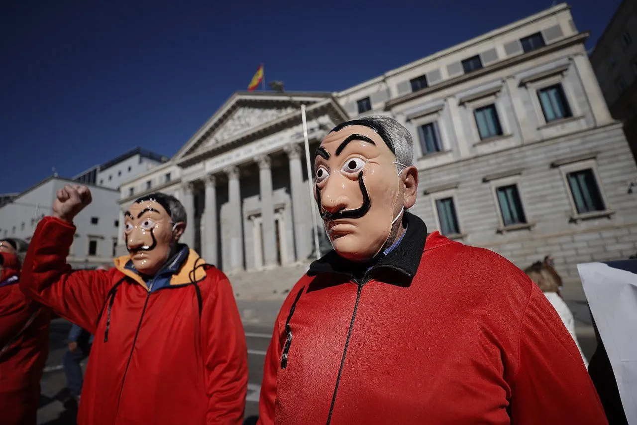 İspanya'da emeklilerden kostümlü protesto
