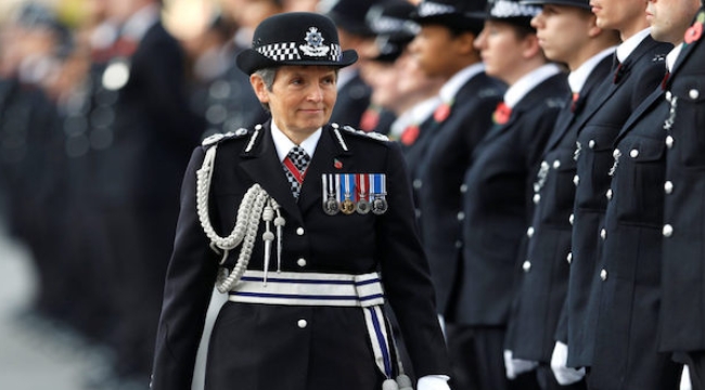 Londra Polis Şefi Dick görevini bıraktı